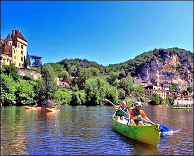 Quel est le nom de cette embarcation au premier plan ?