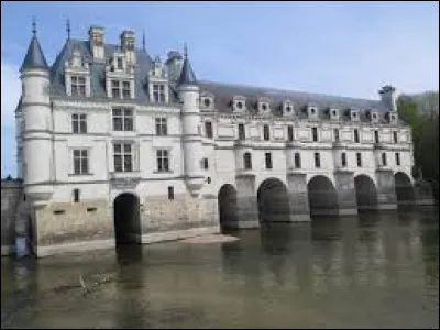 En quelle année fut signé le compromis austro-hongrois qui fit de Buda la capitale du pays unie ensuite à Pest ?