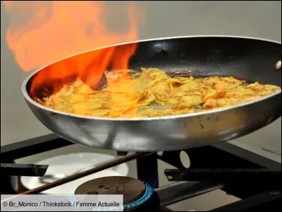 Quelle liqueur utilise-t-on pour confectionner une crêpe Suzette ?