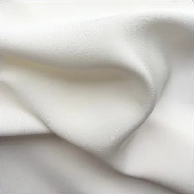 Quel est le nom de cette sorte de tissu de châle dété en soie ?