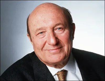 Qui est cet écrivain, auteur de cette citation : ''Les crêpes, cest comme les Français : elles retombent toujours du même côté.'' ?