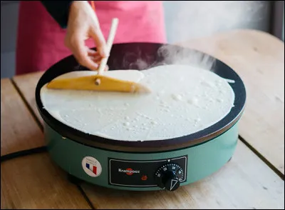 Quel est le nom de cet appareil qui sert à cuire les crêpes ?