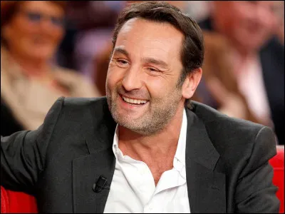 Qui est cet acteur qui tient le rôle principal dans le film ''Ma vie n'est pas une comédie romantique'' ?