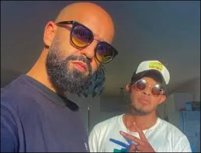 Couronn&eacute;e de pampre de vigne,cor, spectre, poignard, &eacute;p&eacute;e,d'un cothurne est chauss&eacute;e,se cache derri&egrave;re un masque la maligne.de quoi Melpom&egrave;ne est-elle la muse ?