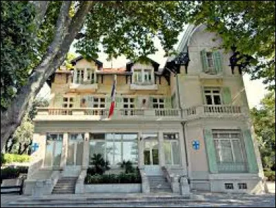 Où se situe la plus grande roseraie de France ?