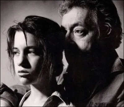 Quelle chanson, au titre ambiguë, Charlotte Gainsbourg interprète-t-elle avec son père en 1984 ?