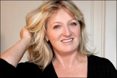 Dans quel film, sorti en 1981, Charlotte de Turckheim incarne-t-elle la femme de Coluche ?