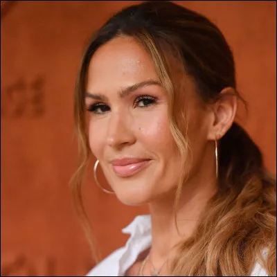 Qui est cette chanteuse, prénommée Charlotte ?