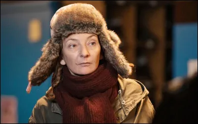 Qui la capitaine Marleau appelle-t-elle ''les cotons-tiges'' sur une scène de crime ?