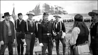Ce film, réalisé par John Ford et sorti en 1948, avec Henry Fonda et John Wayne dans le rôle du capitaine Kirby Yorke, c'est ...