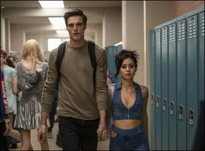 Elle a déjà couché avec un mec avant de coucher avec Nate.