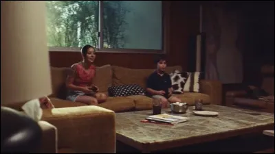 Qu'est-ce qu'elle commence à faire comme travail dans la saison 2 ?