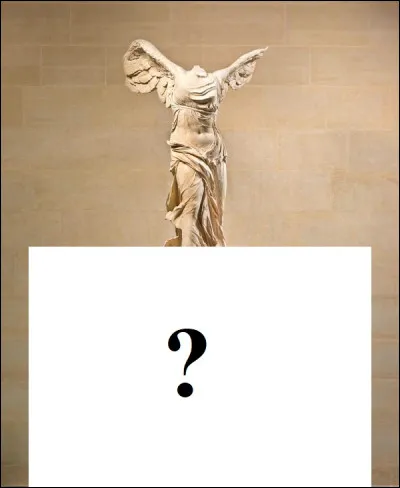 Au Louvre de Paris, la Victoire de Samothrace repose sur...
