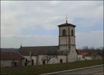 Vous avez sur cette image l'église Saint-Roch, à Regnévelle. Village de Lorraine, dans l'arrondissement de Neufchâteau, il se situe dans le département ...