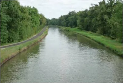 Quel est le nom de ouvrage hydraulique qui va de Digoin à Briare ?
