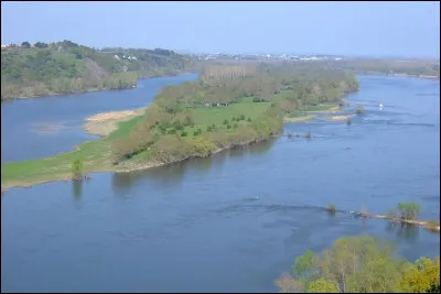 La Loire est le plus long fleuve sécoulant entièrement en France ?