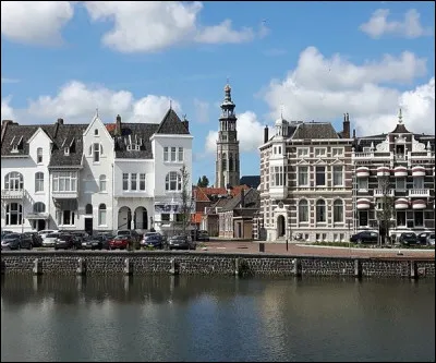 Où se trouve Middelburg, ville de 46 000 habitants ?