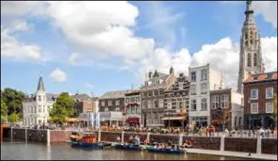 Où se trouve Breda, ville de 180 000 habitants ?