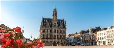 Où se trouve Oudenaarde, ville de 32 000 habitants ?