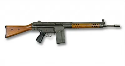 Fusil d'assaut en service depuis 1960 et encore utilisé par plusieurs armées de nos jours :