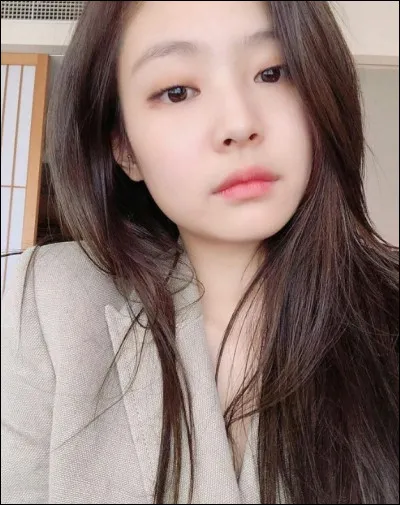 Sur la photo ci-dessus, qui est la Blackpink ?