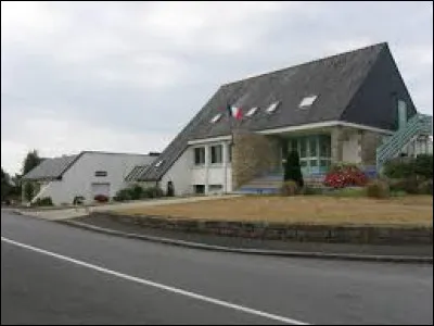 Nous sommes en Bretagne, à Saint-Lormel. Commune de l'agglomération Dinannaise, elle se situe dans le département ...