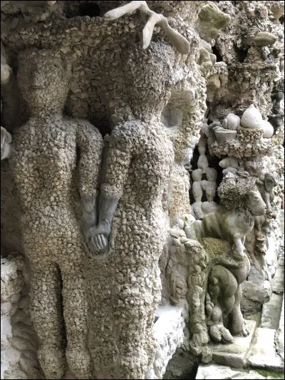 Quel était le métier de Ferdinand Cheval, le constructeur du Palais idéal à Hauterives ?