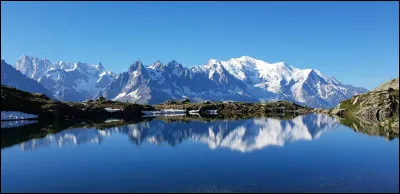 Dans une phrase, l'épithète a pour fonction de qualifier un verbe.