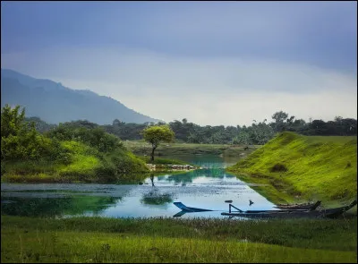 Dans le mot "imprudemment", "im" est le suffixe, "prud" est le radical et "emment" est le préfixe.