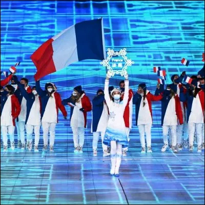 Quelle sportive, médaillée aux Jeux olympiques de 1964, a été la première femme à porter le drapeau français lors dune cérémonie douverture olympique ?