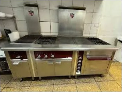 Quel instrument de musique à cordes frappées retrouve-t-on en cuisine ?