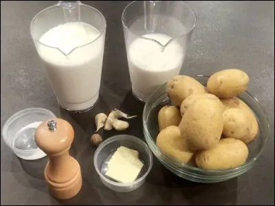 Quel fromage est déposé sur le gratin dauphinois avant de le mettre au four ?