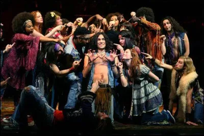 Quelle guerre est au coeur de l'intrigue du film et de la comédie musicale "Hair" ?