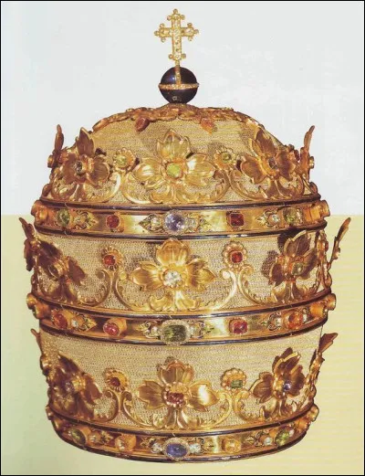 Quel homme d'Eglise portait autrefois la tiare ?