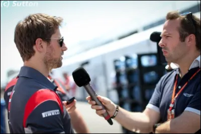 Des journalistes TV te pose des questions, tu...