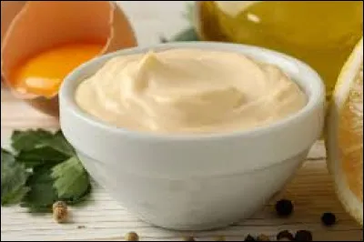 Lequel de ces ingrédients ne doit pas être utilisé pour faire une mayonnaise ?