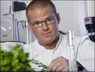 Quel chef britannique est connu pour avoir popularisé la cuisine moléculaire ?