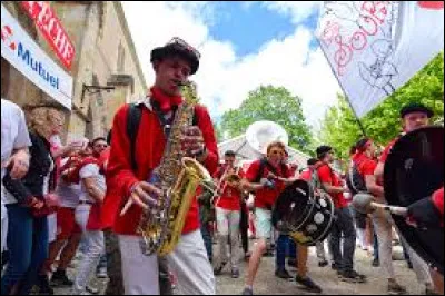 Comment s'appelle cette forme de musique presque cacophonique issue du sud-ouest de la France ?