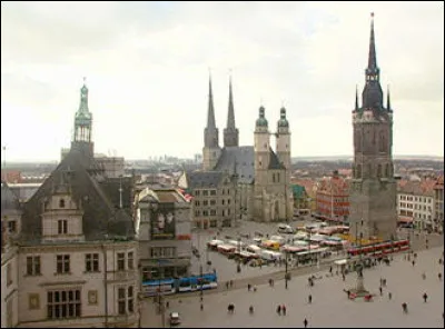 Quelle est cette ville de 240 000 habitants, la plus peuplée de Saxe-Anhalt ?