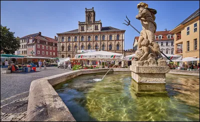 Dans quel land la ville de Weimar, 65 000 habitants, qui a donné son nom à la République allemande entre 1919 et 1933, se trouve-t-elle ?