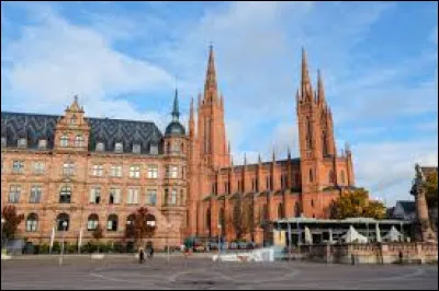 Quelle est cette ville de 280 000 habitants, capitale de la Hesse ?