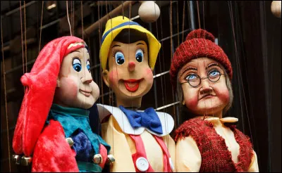 Suivez le fil de cette chanson et vous trouverez l'interprète de "Les Marionnettes" !