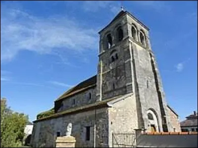 Voici l'église Saint-Thibault, à Flavigny. Village de l'aire d'attraction Sparnacienne, il se situe dans le département ...