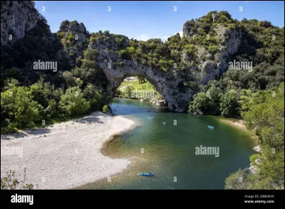 L'Ardèche possède le code postal 08.
