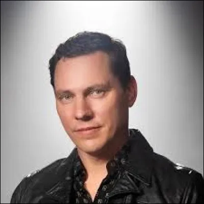Quel DJ et producteur néerlandais est connu pour son style de musique trance progressive ?