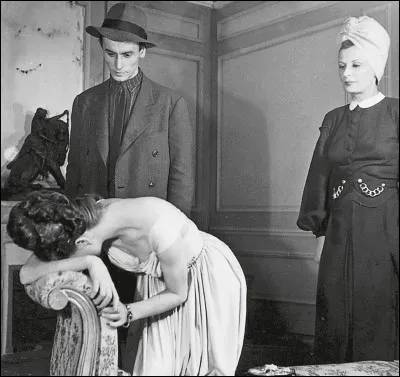 Qui est l'auteur de la pièce de théâtre "Huis clos" connue pour la phrase "L'enfer, c'est les autres" ?