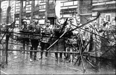 Après sa blessure au cours du putsch de Munich en 1923, à quelle drogue a-t-il développé une addiction ?