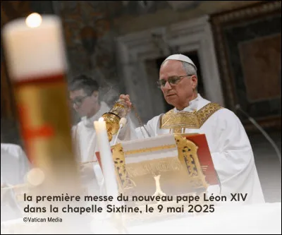 Chapelle sixtine d'où s'éleva le 8 mai 2025 une fumée blanche. Le nouveau pape choisit le nom de Léon XIV. Jusque-là il était Mgr Prévost, cardinal de son état et ? ? ? de ses prénoms.