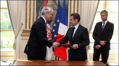 En quelle ann&eacute;e la Serbie et la France ont-elles sign&eacute; un accord strat&eacute;gique de coop&eacute;ration bilat&eacute;rale, incluant la d&eacute;fense, la culture, et l�&eacute;conomie ?