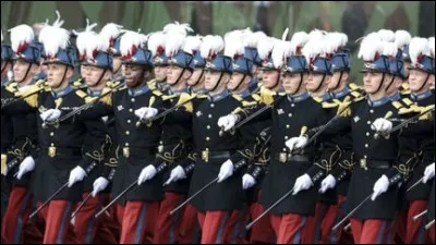 Quelle &eacute;cole militaire fran&ccedil;aise a form&eacute; le futur roi Pierre Ier de Serbie ?